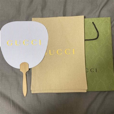 gucci うちわ|white Gucci bag.